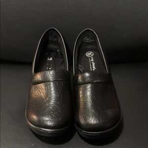 Easy Street Black Floral Embossed Loafers